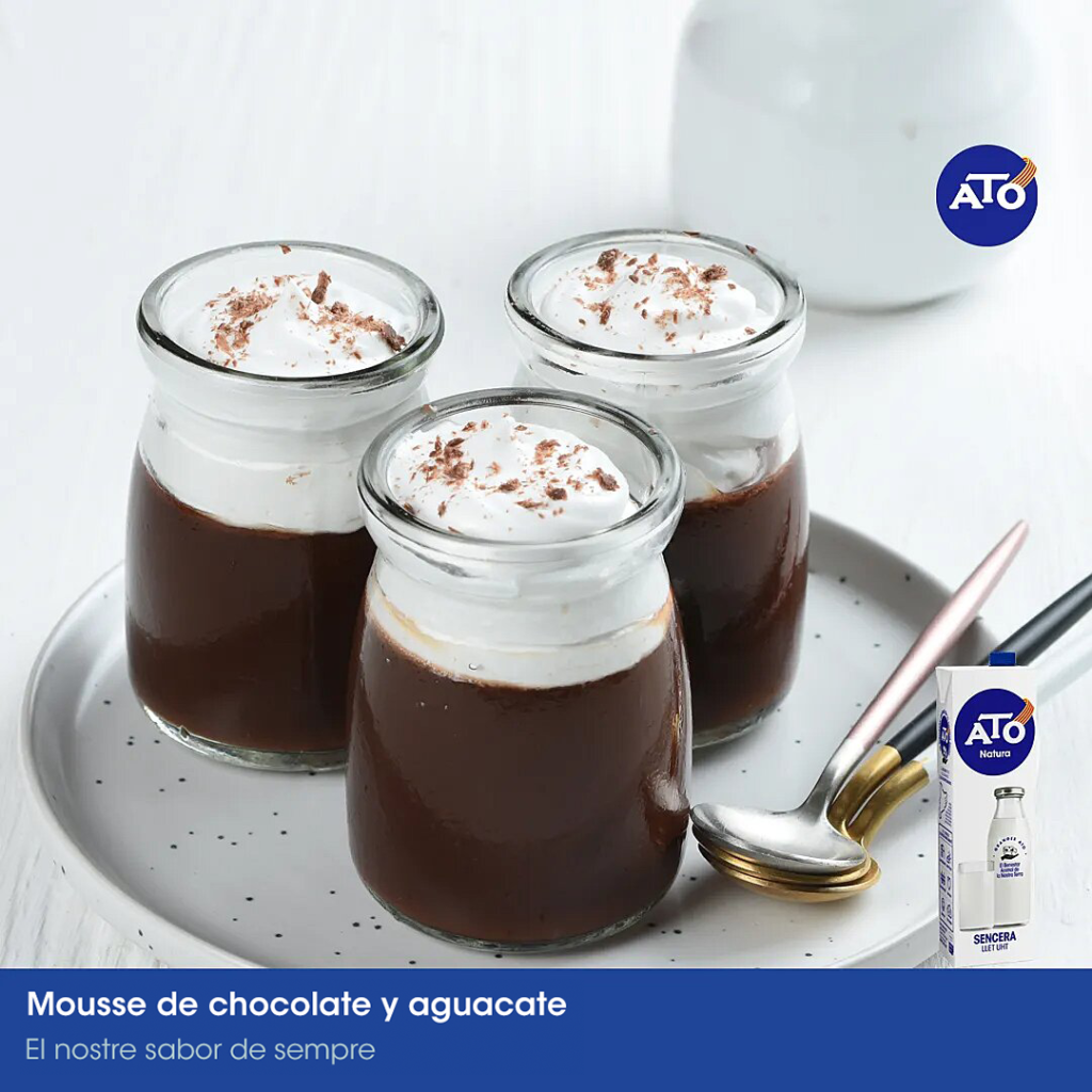 Mousse de chocolate y aguacate con topping de frutos secos